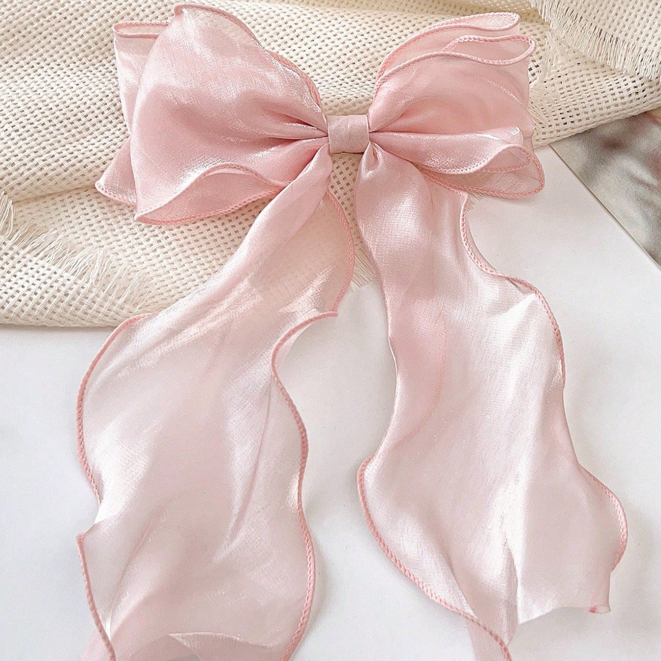1pc Mesh Bow With Long Wavy Ribbon Spring Hair Clip